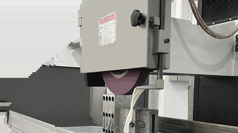 小型压铸模具与大型模具：性能差异与维护策略